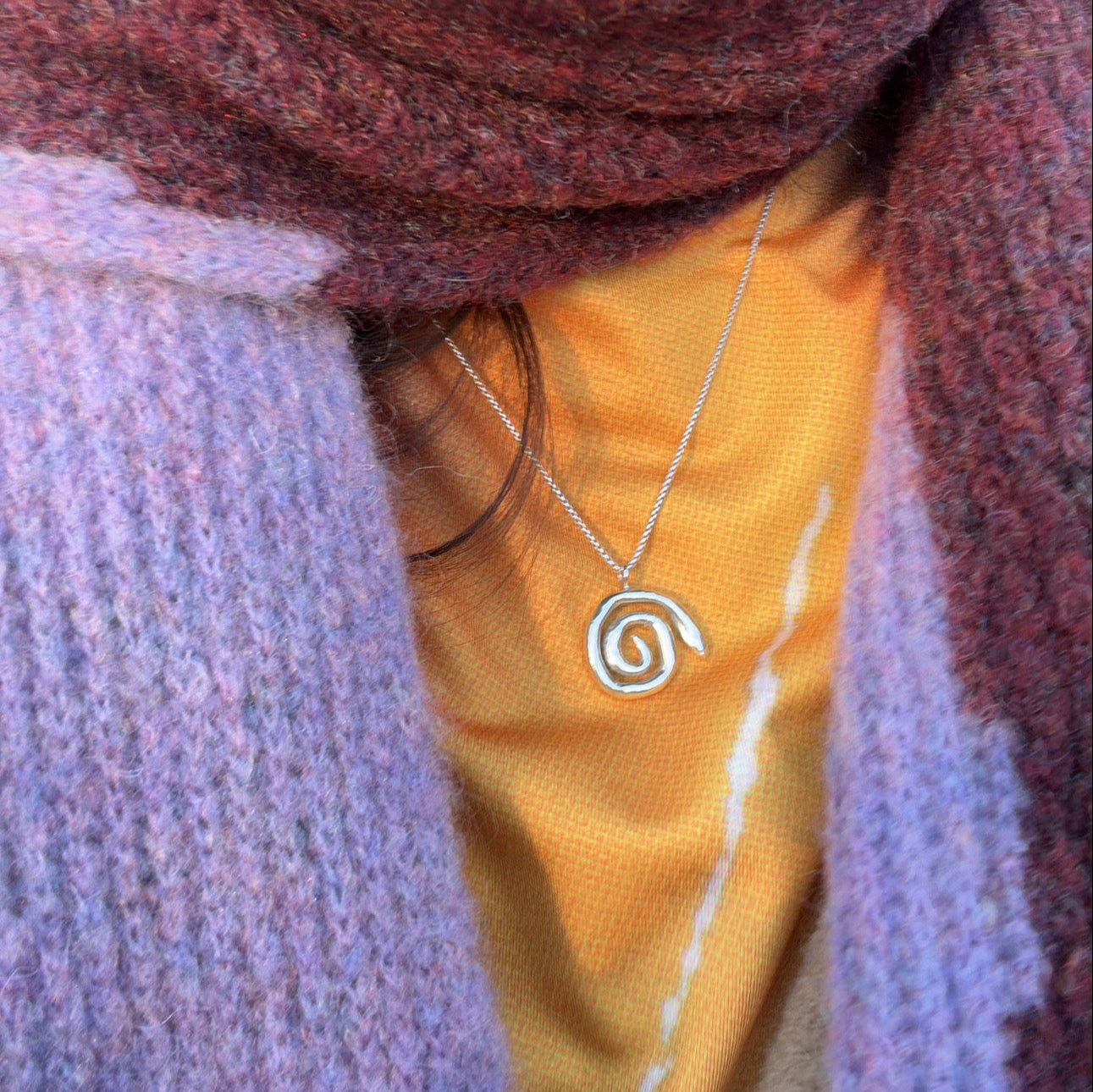 SWIRLY PENDANT